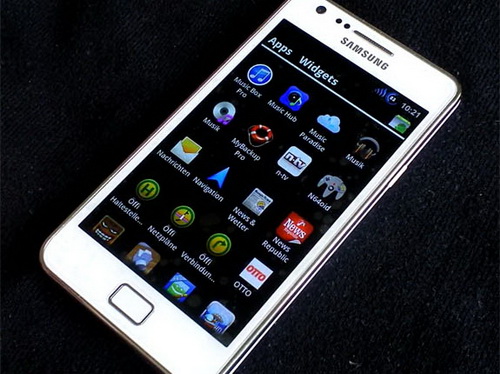 Read more about the article Samsung Galaxy Is The First Smartphone to Feature A Full QWERTY